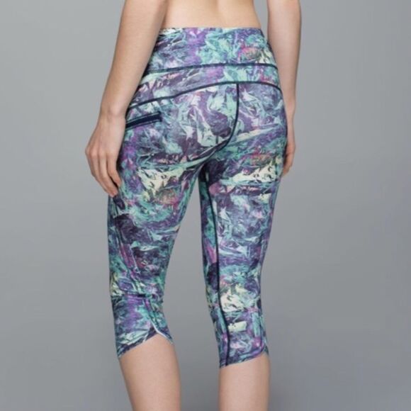 lululemon athletica Pants - Lululemon tropical crop leggings